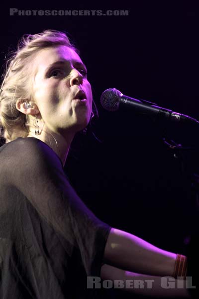 AGNES OBEL - 2011-11-02 - PARIS - Casino de Paris - 